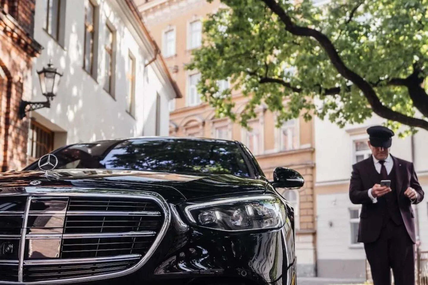 Private Chauffeur Saint-Tropez: Luxury, Comfort, and Exclusive Travel on the French Riviera Private Chauffeur Saint-Tropez: Luxury, Comfort, and Exclusive Travel on the French Riviera