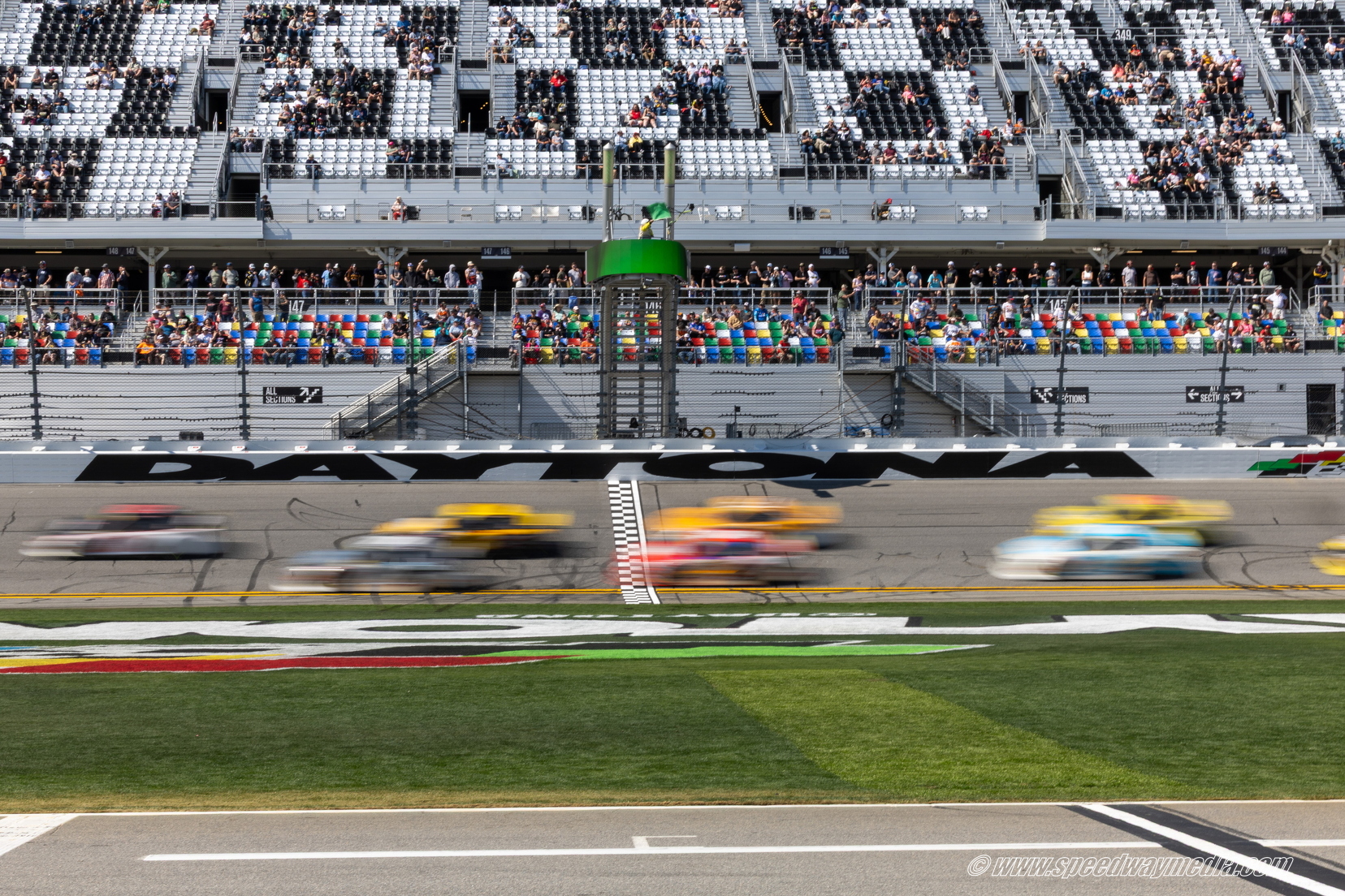 Risk, Calculation, and Composure – Three Qualities That Unite Auto Racing and the World of Random Numbers