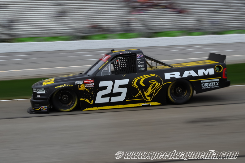 Clint Bowyer & Jamie McMurray join Kaulig Racing’s Truck Series Free Agent program in 2026 Clint Bowyer & Jamie McMurray join Kaulig Racing’s Truck Series Free Agent program in 2026