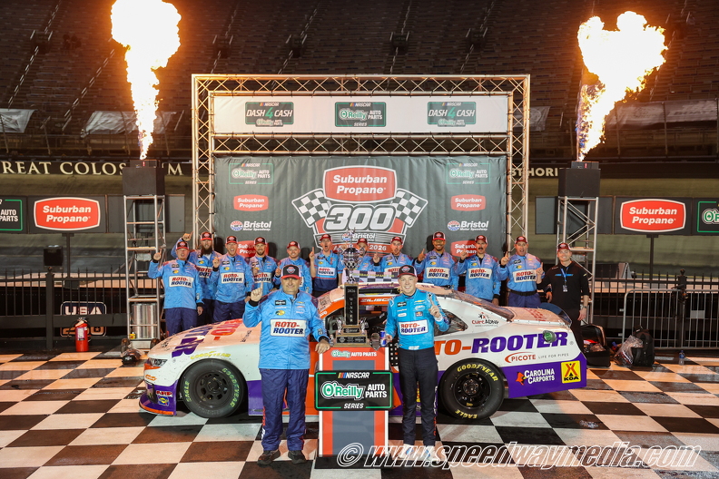 Connor Zilisch strategically outduels Kyle Larson for O’Reilly victory at Bristol Connor Zilisch strategically outduels Kyle Larson for O’Reilly victory at Bristol