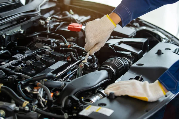 How motorsports mechanics diagnose intermittent problems in a race car How motorsports mechanics diagnose intermittent problems in a race car