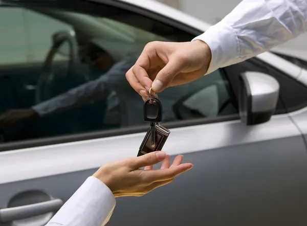 7 Things to Check Before You Sign Any Car Rental Deal 7 Things to Check Before You Sign Any Car Rental Deal