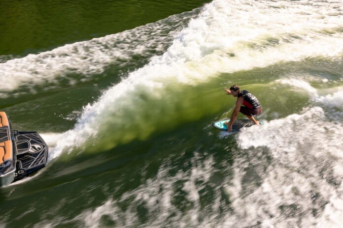 2027-ultre-zx-tige-boats-25zx-best-wake-surf-boat_1497
