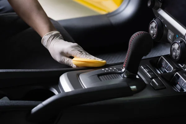 Australia Has the Harshest Sun in the Developed World. Here’s What It Does to Car Paint Australia Has the Harshest Sun in the Developed World. Here’s What It Does to Car Paint
