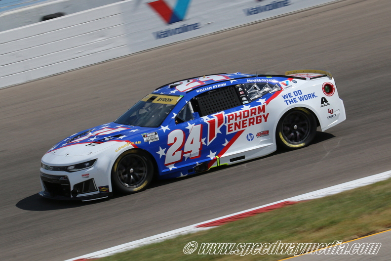 William Byron utilizes ‘grind it out’ rally for top-five result at Gateway William Byron utilizes ‘grind it out’ rally for top-five result at Gateway