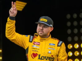 Layne Riggs loses points lead following late misfortunes at Kansas