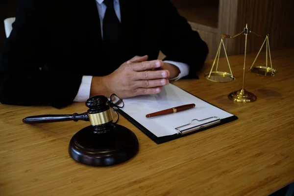 5 Signs Your Growing Business Has Outgrown DIY Legal Documents 5 Signs Your Growing Business Has Outgrown DIY Legal Documents