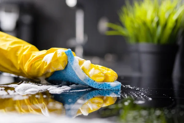 What a Weekly Cleaning Routine Should Cover to Keep Household Mess From Building Up What a Weekly Cleaning Routine Should Cover to Keep Household Mess From Building Up