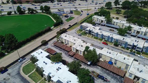 Coordinating Exterior Cleaning for High-Traffic Commercial Properties and Busy Public Areas Coordinating Exterior Cleaning for High-Traffic Commercial Properties and Busy Public Areas