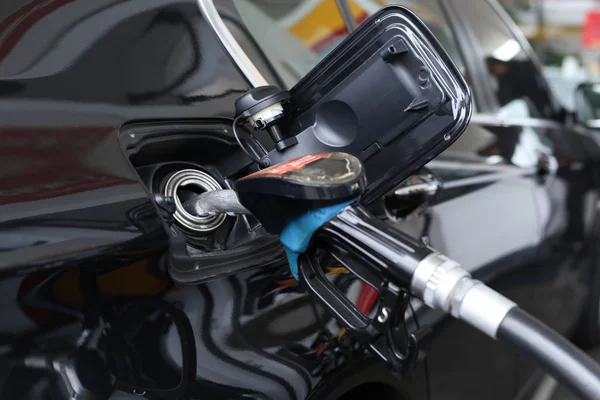 How F1, IndyCar and NASCAR Each Solved Race-Day Refueling How F1, IndyCar and NASCAR Each Solved Race-Day Refueling