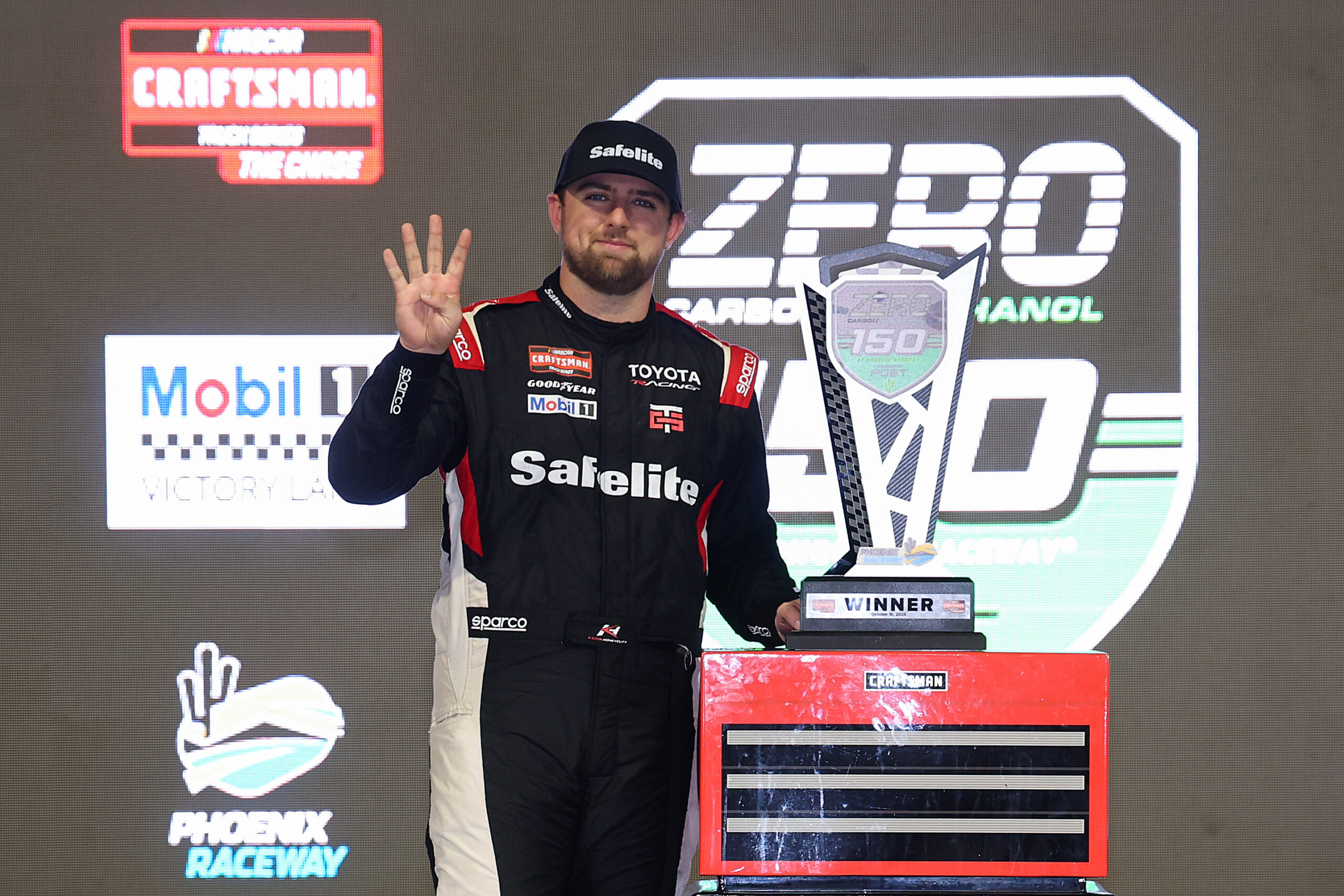 Kaden Honeycutt extends Chase lead with critical Truck victory at Phoenix Kaden Honeycutt extends Chase lead with critical Truck victory at Phoenix