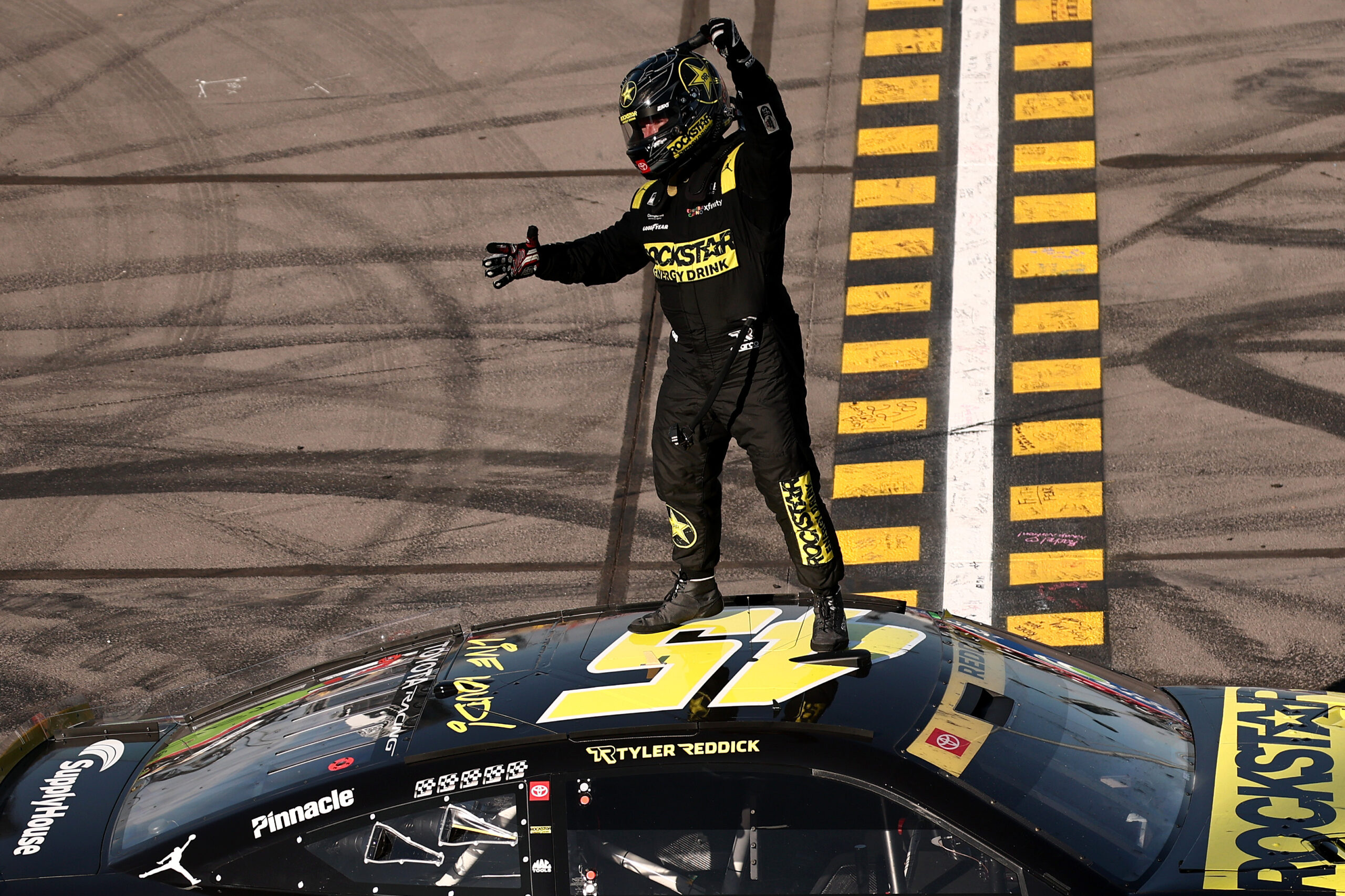 Tyler Reddick returns to Victory Lane in Chase-changing race at Phoenix Tyler Reddick returns to Victory Lane in Chase-changing race at Phoenix